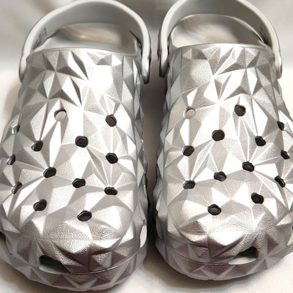CROCS Metallic Silver Geometric Shape Clogs Mules (Unisex m size 10, w size 12) - Picture 5 of 11